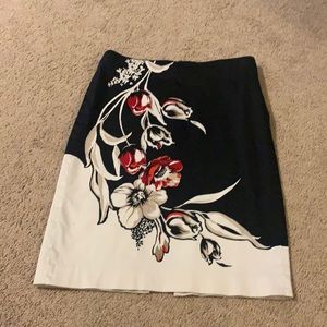 White House Black Market lined skirt size 4